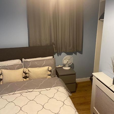 Lovely 2-Bedroom Holiday Home With Free Wifi 伦敦 外观 照片