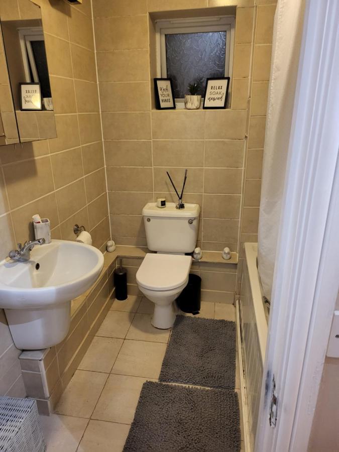 Lovely 2-Bedroom Holiday Home With Free Wifi 伦敦 外观 照片